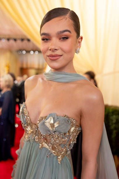 Hailee Steinfeld - The 96th Annual Academy Awards (2024) - FamousFix