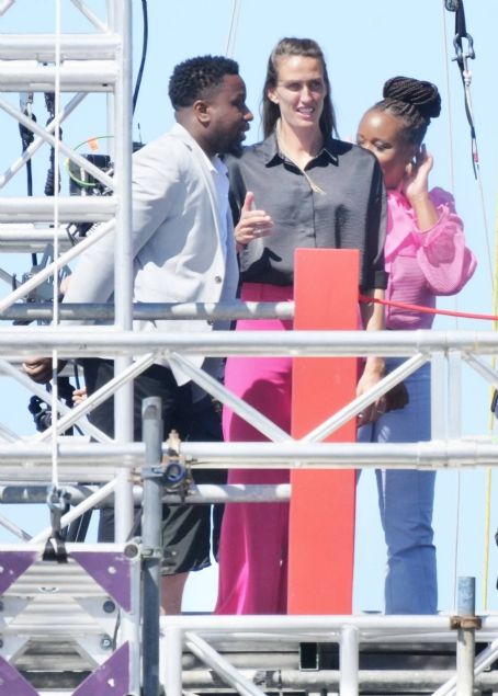 Jill Scott – With Charlene White Board a helicopter to enter the jungle