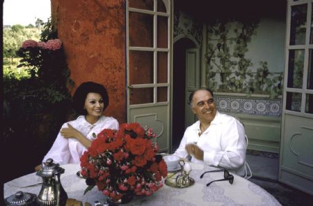 Carlo Ponti and Sophia Loren - Carlo Ponti with wife Sophia Loren during the Cannes Film Festival in 1961.