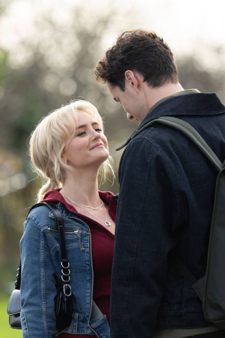 Millie Gibson – With Jonah Hauer-King on set of Doctor Who in Cliff Hill, Penarth, Wales