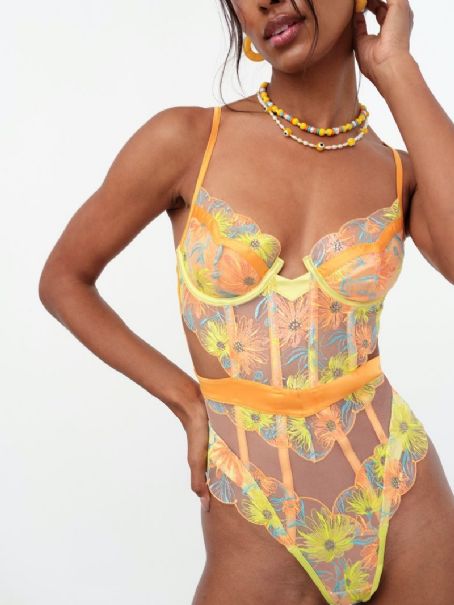 FOR LOVE & LEMONS FOR VICTORIA’S SECRET SUMMER 2022 COLLECTION