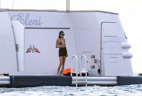 Kendall Jenner – On vacation in Nerano