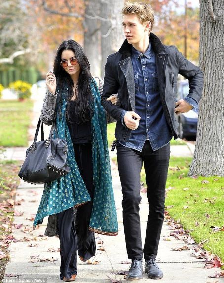 Vanessa Hudgens,Austin Butler strolled arm in arm to a holiday party in Los Angeles