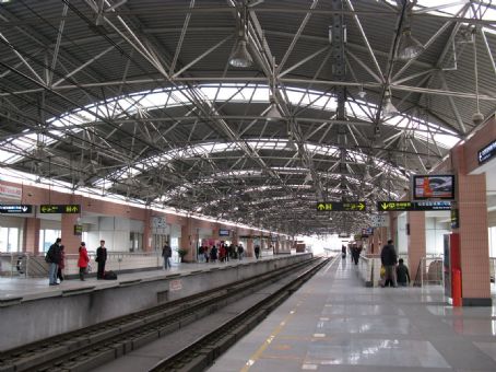 Yishan Road station