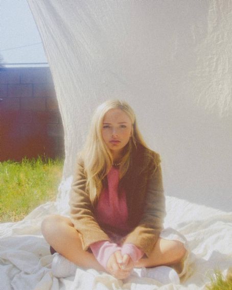 Who is Natalie Alyn Lind dating? Natalie Alyn Lind boyfriend, husband