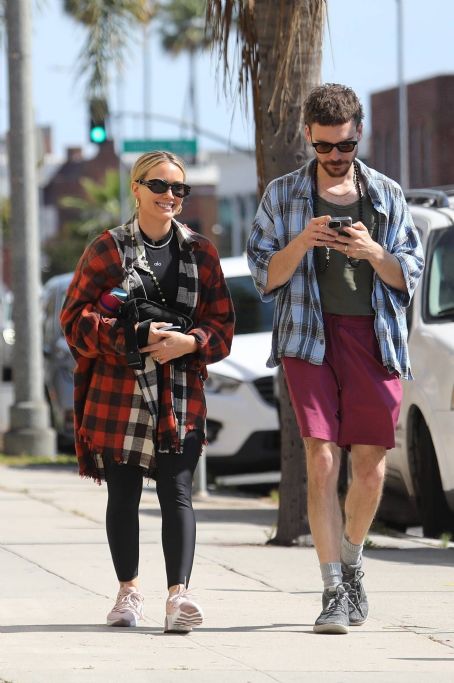 Hillary Duff – With her husband seen while out for lunch in Los Angeles
