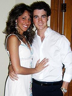 Kevin Jonas and Danielle Jonas - Hookup