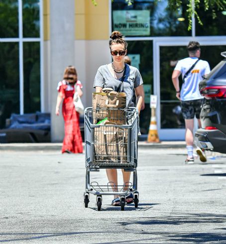 Kaley Cuoco – Seen while out in Calabasas